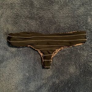 Acacia Black Bottom Small